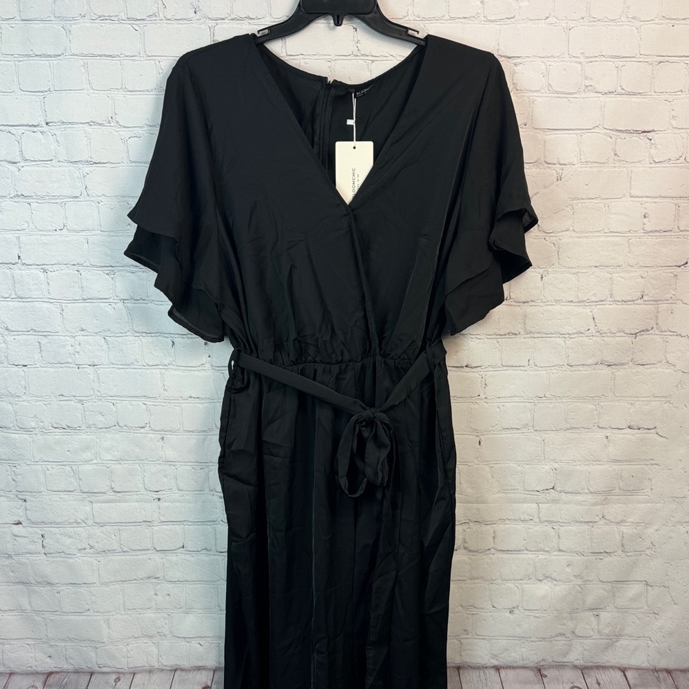 BloomChic Black V-Neck Ruffle Sleeve Jumpsuit Plus Size 3X - Picture 2 of 9